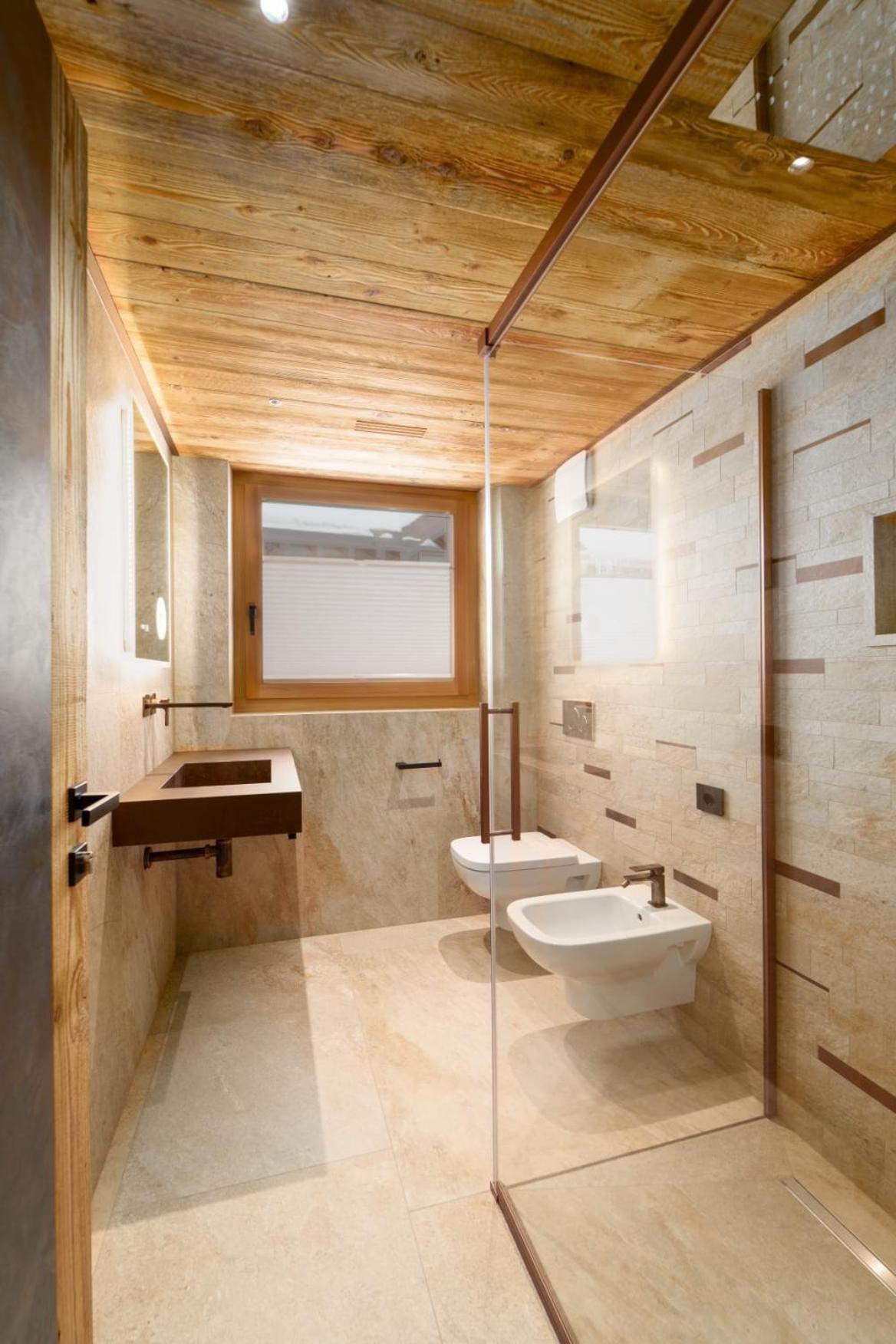 Bagno moderno con doccia, appartamento Ironwood Livigno