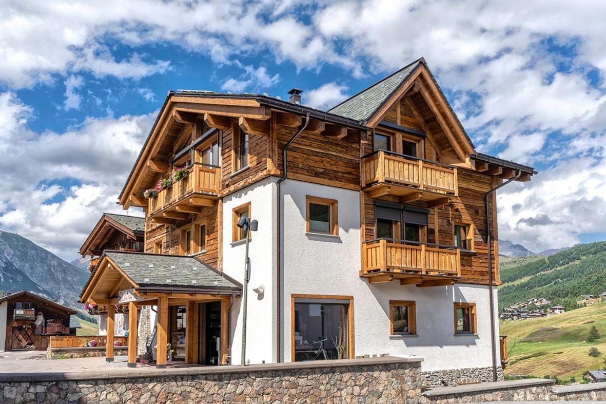 Extérieur d'Ironwood Livigno avec vue sur les montagnes