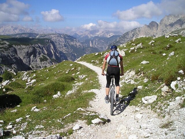 Mountainbiker på sommerstierne ved Livigno