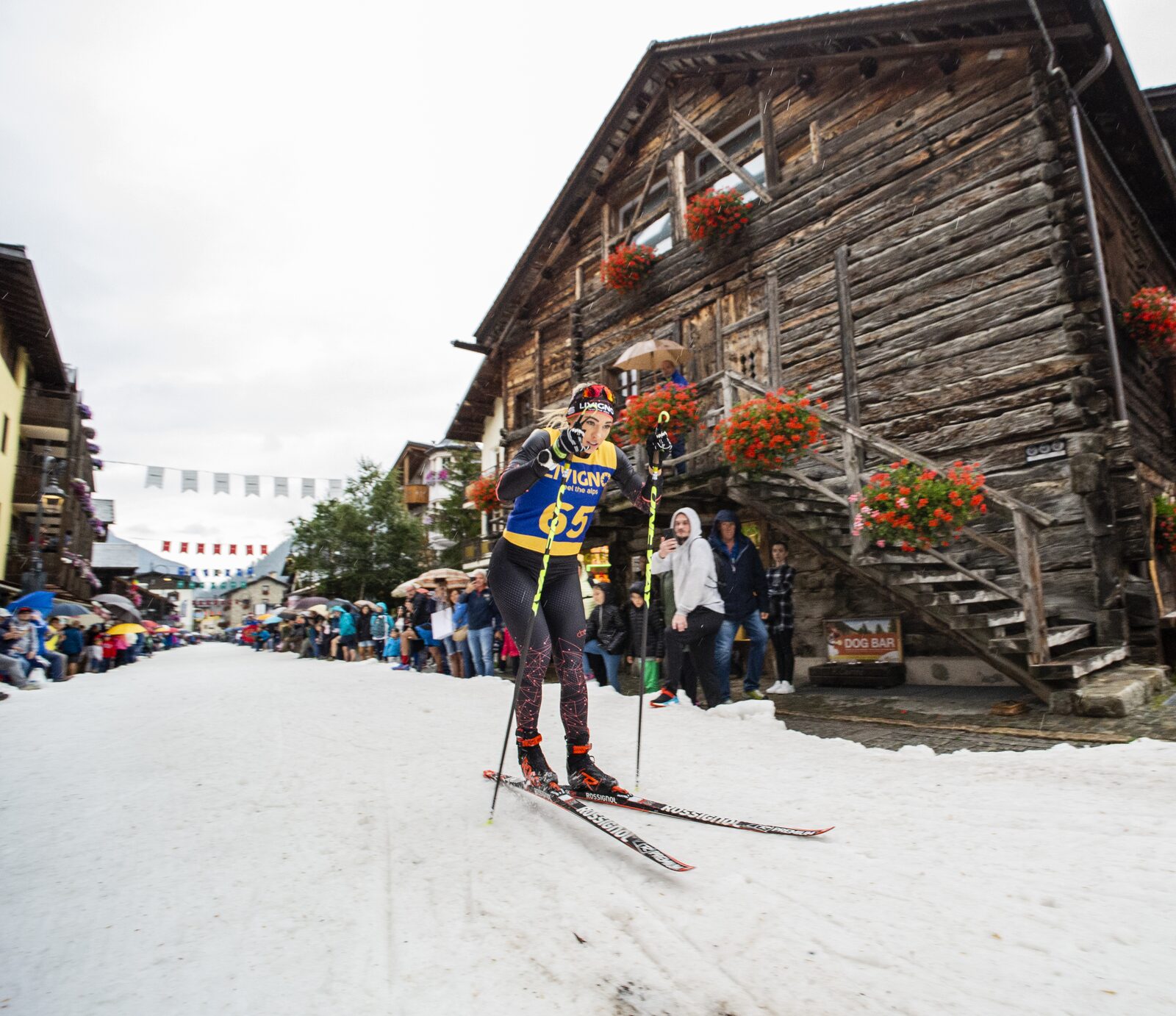 Gara di sci di fondo nel centro storico di Livigno